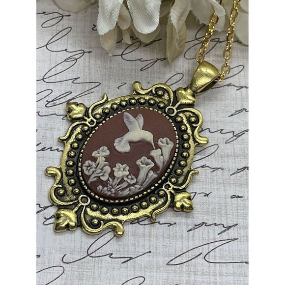 Anniversary Gold Cameo Hummingbird Easter Mother's Day Birthday wedding Jewelry - Picture 1 of 12